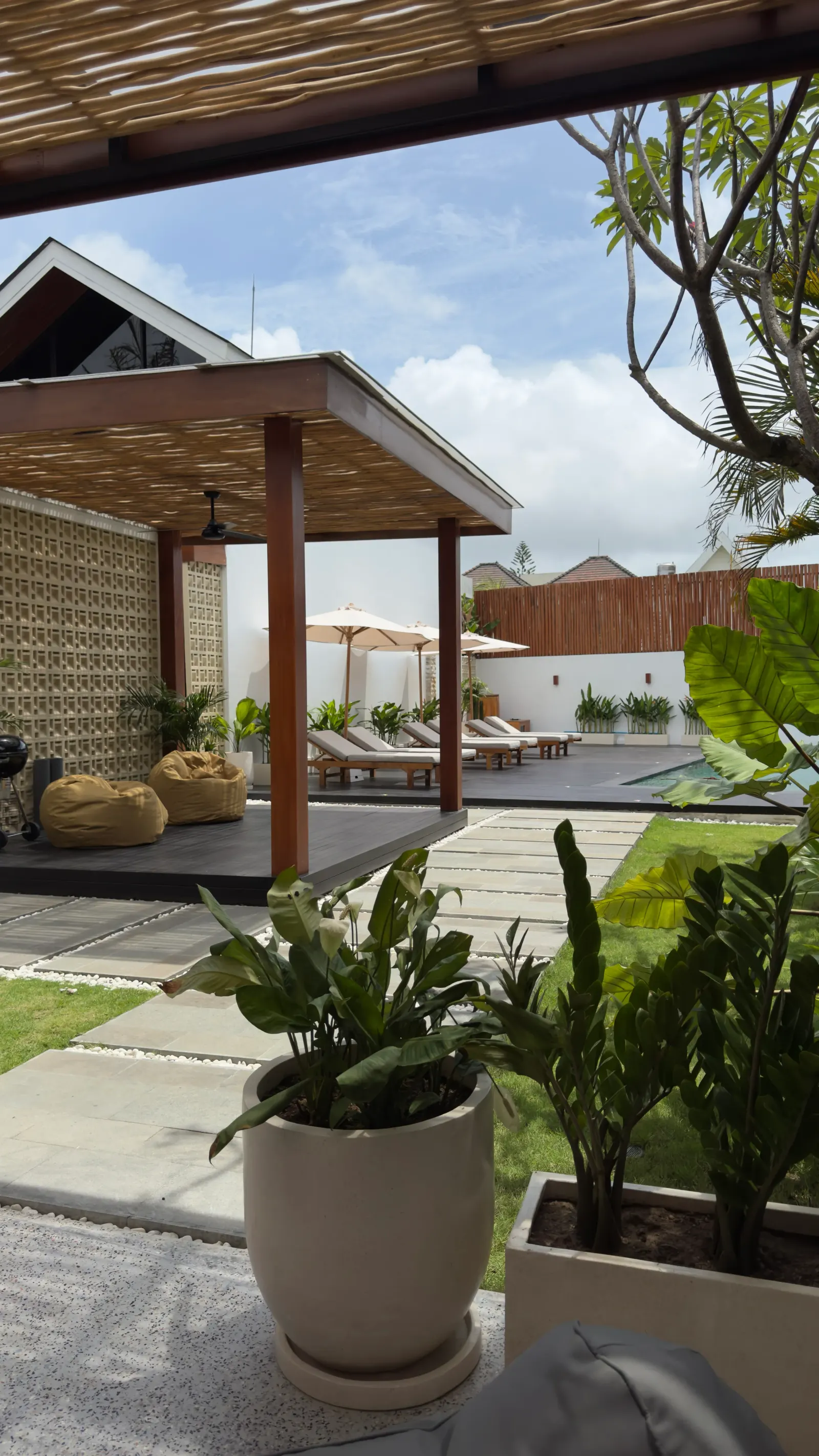 Modern 1-Bedroom Loft Villa in Canggu Private Village Complex - AV001