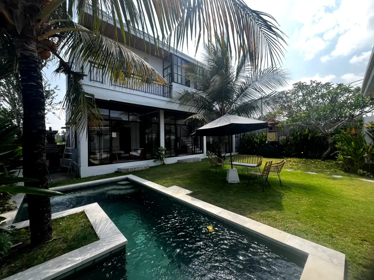 4 Bedroom Family Villa with Large Garden for Yearly Rent in Cemagi Beachside