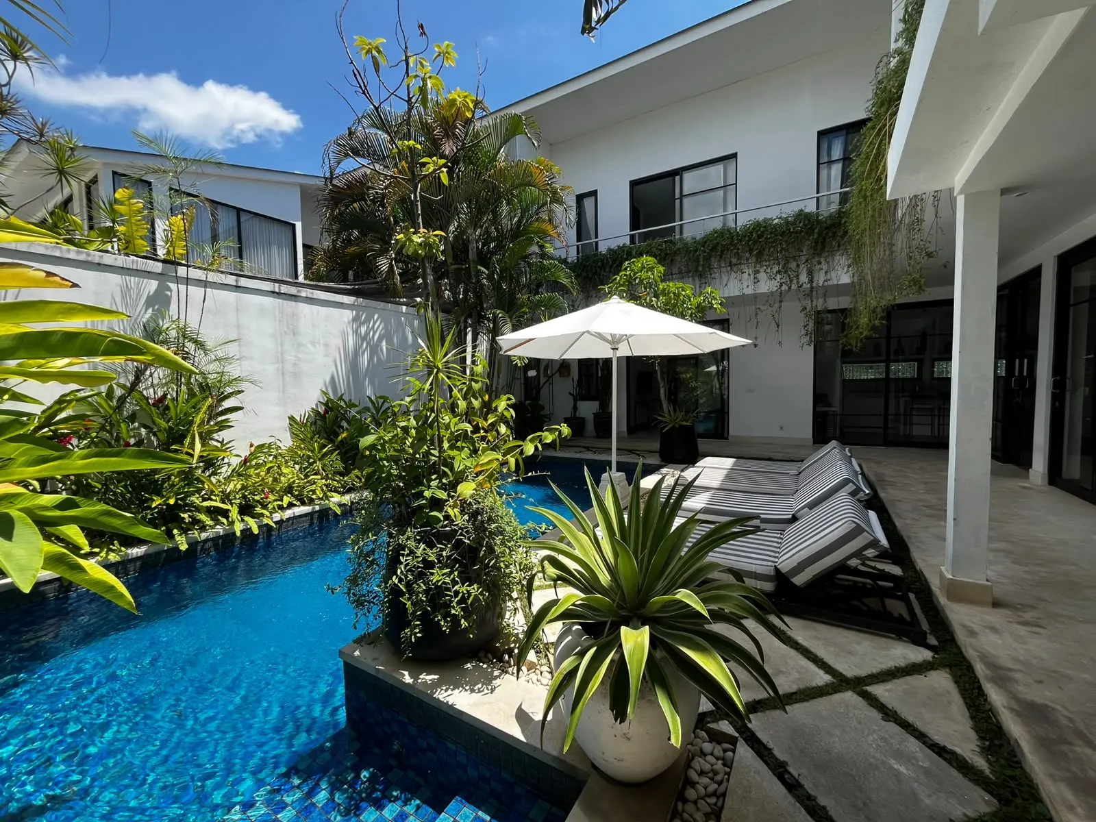 3 Bedroom Family Villa with Garden for sale leasehold in Berawa