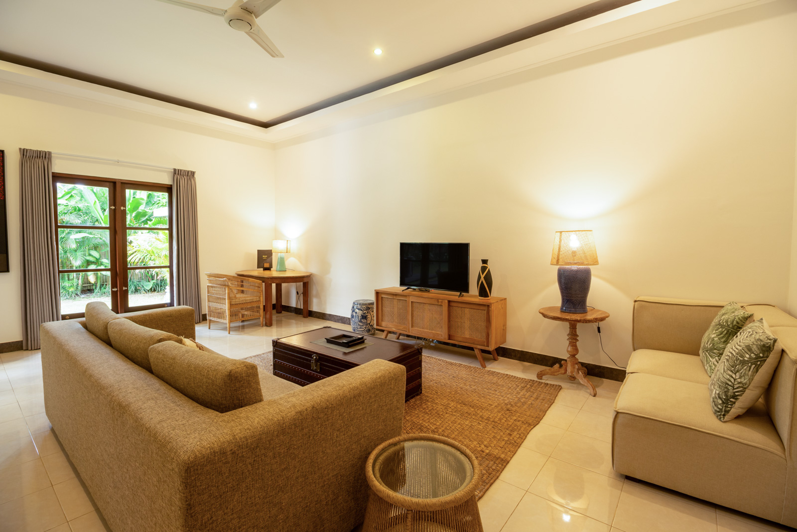 Spacious 2-Bedroom Tropical Garden Villa – Villa ISL01