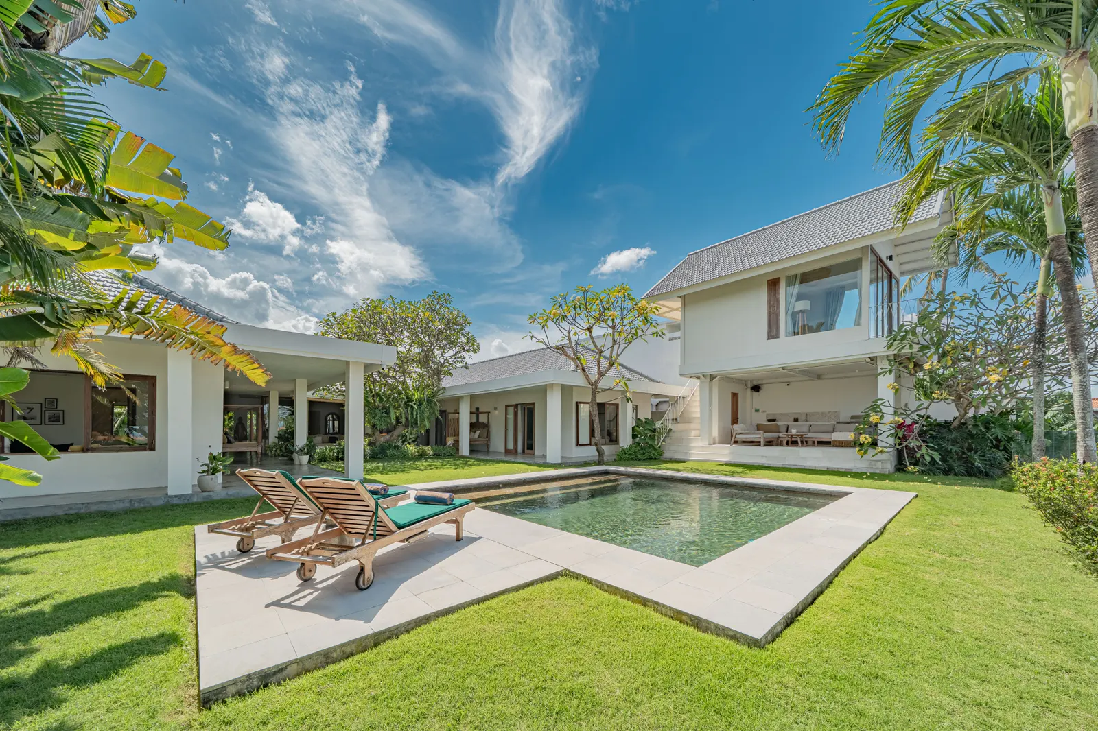 5 bedroom Family Villa with Ricefield View for Yearly Rental in Seseh Beachside - LA001