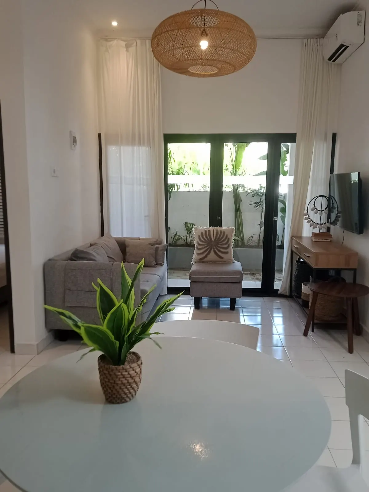 Bedroom Boho-Tropical Villa in Berawa, Tibubeneng
